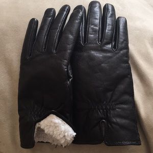 Isotoner Aris Black leather gloves, 7.5